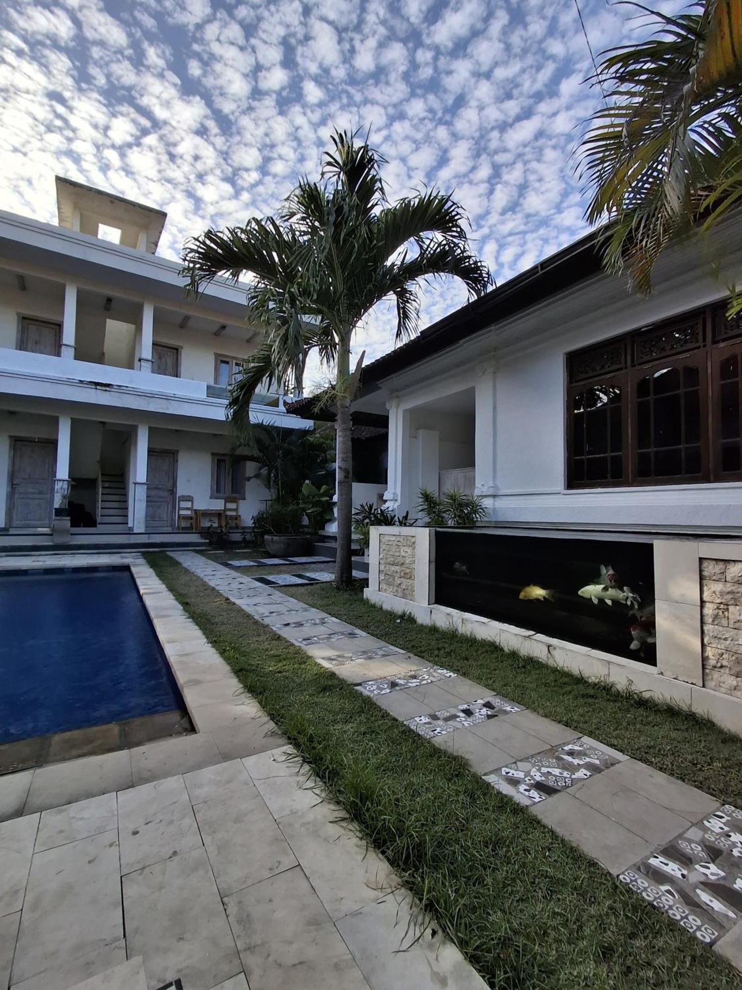 Adore Guesthouse Amed  Exterior photo